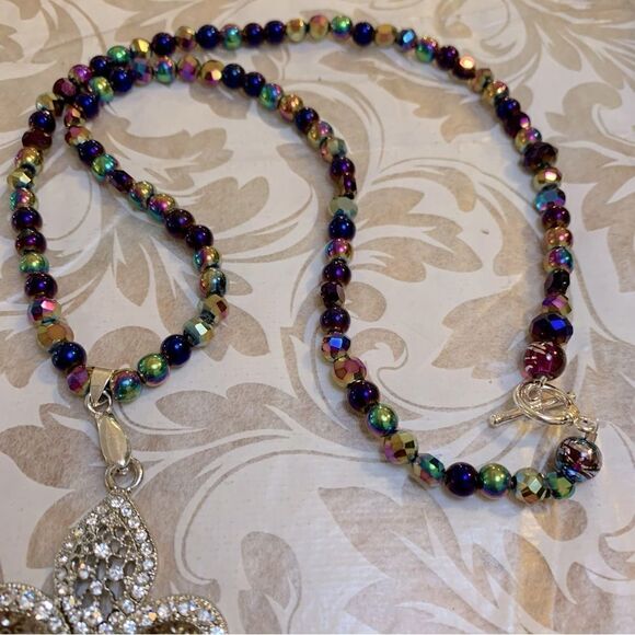 Fleur De Lis Necklace Pendant Rhinestones Colored Glass Aurora Borealis - Picture 4 of 9